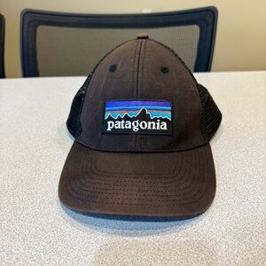 Patagonia P-6 Logo Trucker Hat Black Brown Baseball Cap Adjustable Mens Women’s